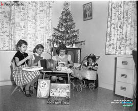 001 - Enfants avec jouets