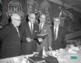 001 - Groupe d'hommes