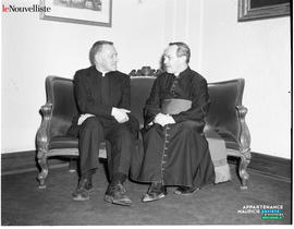 001 - Deux religieux