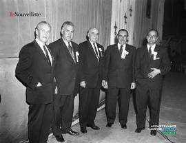 009 - Groupe d'hommes