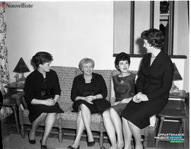 001 - Quatre femmes