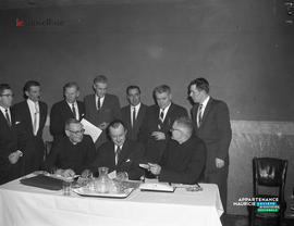001 - Groupe d'hommes