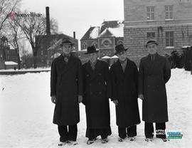 002 - Quatre hommes