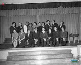 001 - Groupe d'hommes