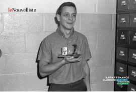 010 - Homme trophée