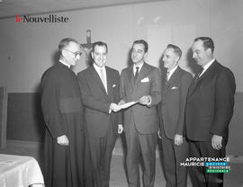 001 - Groupe d'hommes
