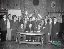 002 - Groupe d'hommes
