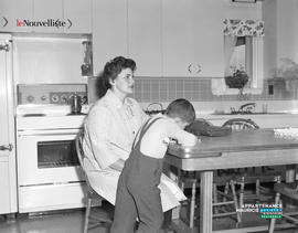 001 - Mme Denis et son fils