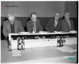 001 - Quatre hommes
