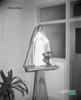 004 - Statue