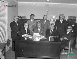 001 - Groupe d'hommes