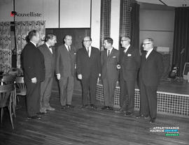 002 - Groupe d'hommes