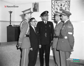 001 - Cinq hommes