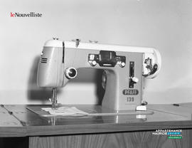 002 - Machine à coudre