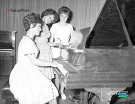 001 - Piano