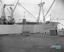 007 - Chargement au port
