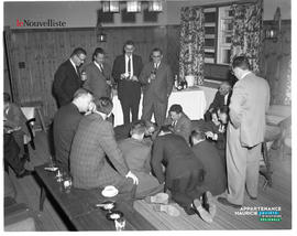 002 - Groupe d'hommes