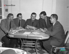 002 - Groupe d'hommes