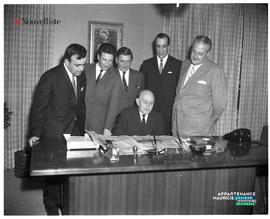 001 - Groupe d'hommes