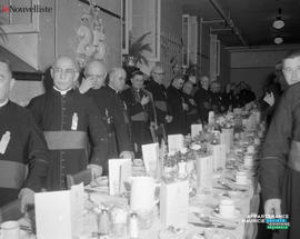 002 - Groupe de religieux