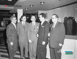 002 - Groupe d'hommes