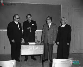 001 - Quatre hommes