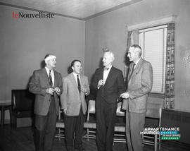002 - Quatre hommes