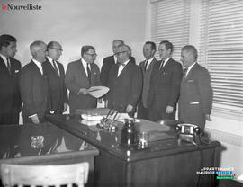 002 - Groupe d'hommes