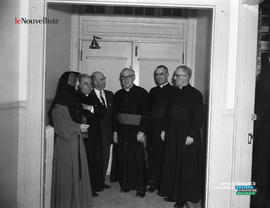 002 - Groupe de religieux