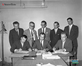 002 - Groupe d'hommes