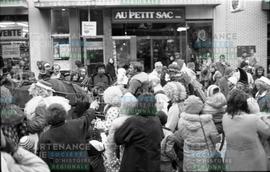 Foule autour du Père Noël