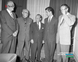 001 - Groupe d'hommes