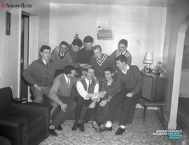 001 - Groupe d'hommes