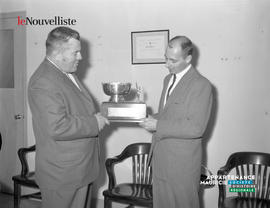 002 - Trophée
