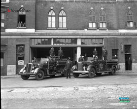 004 - Deux camions de pompiers