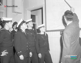 001 - Marins