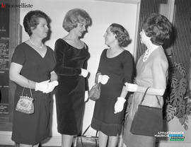 001 - Quatre femmes