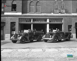 006 - Deux camions de pompiers