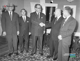 001 - Groupe d'hommes