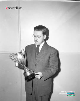 001 - Trophée