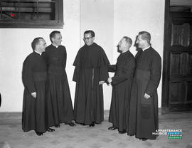 001 - Groupe de prêtres