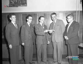 001 - Groupe d'hommes