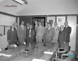 001 - Groupe d'hommes