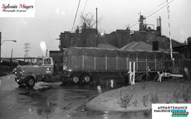 Camion partant de l'usine Gulf