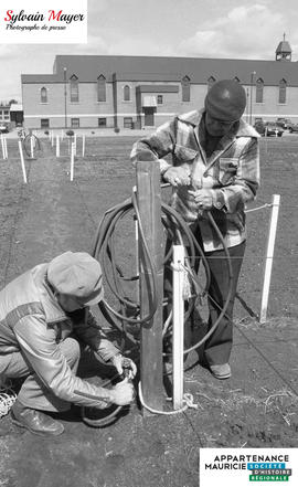 Hommes travaillant