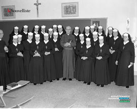 007 - Prêtres et religieuses