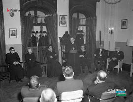001 - Groupe d'hommes
