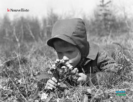 004 - Enfant avec fleurs