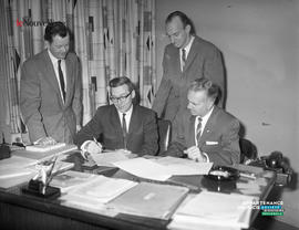001 - Signature du contrat de travail avec le syndicat des enseignants