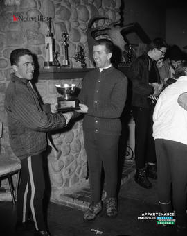 002 - Trophée